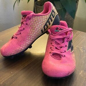 Lotto Kids Pink Soccer Shoes